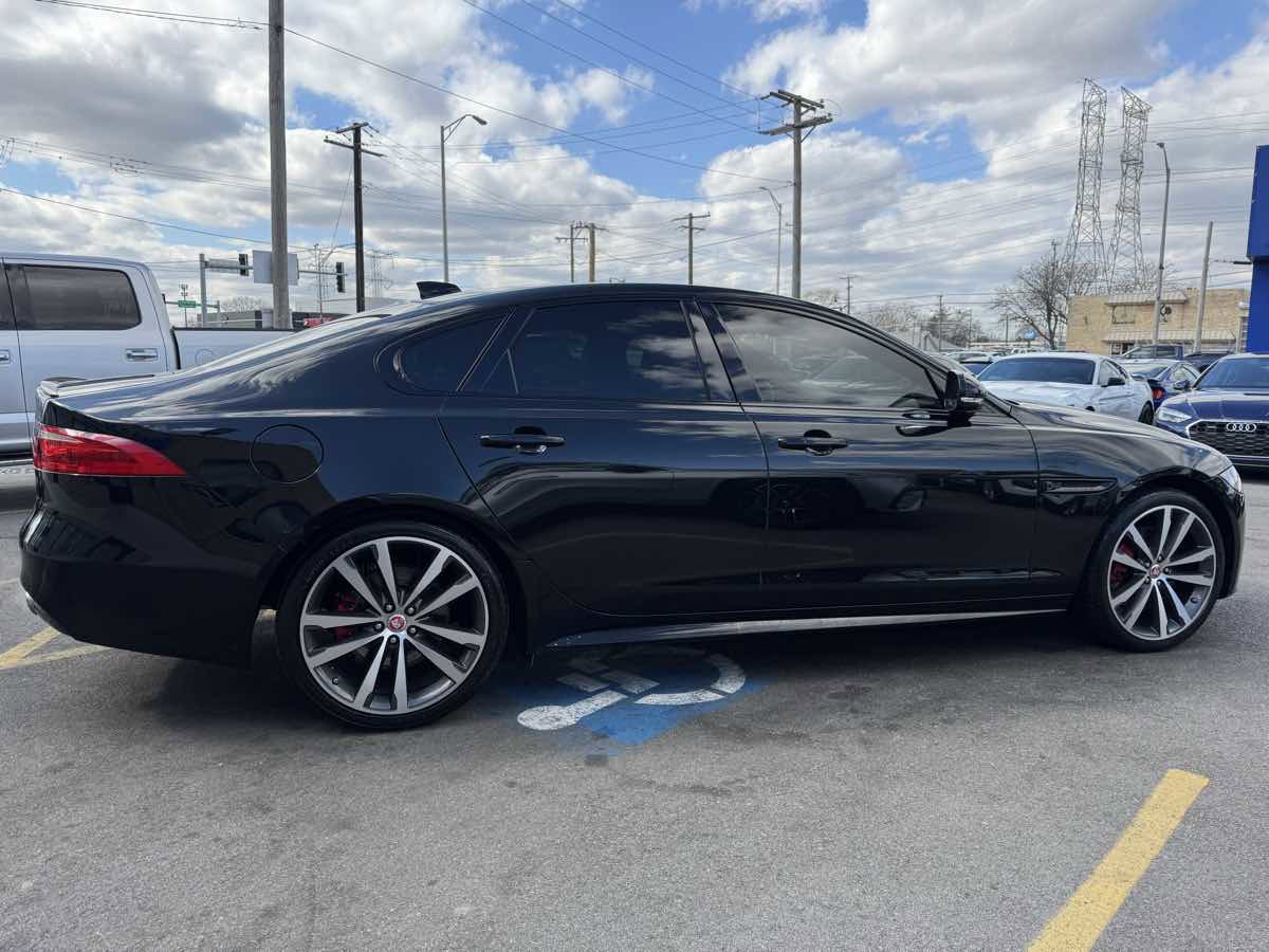 Used 2016 Jaguar XF S image 4
