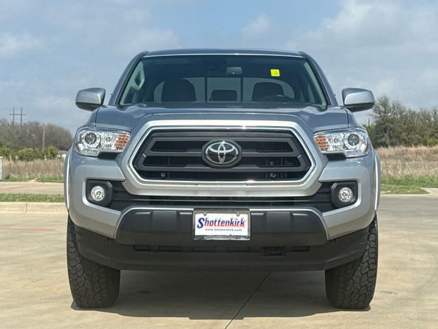 Used 2023 Toyota Tacoma SR5 RWD image 2