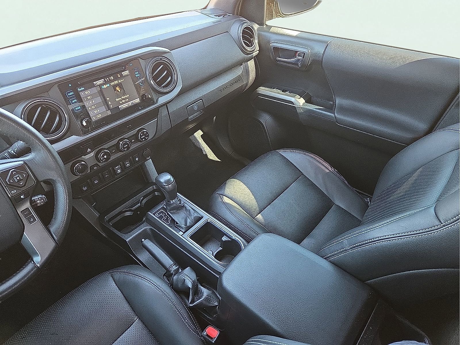 Used 2018 Toyota Tacoma TRD Off-Road w/ Technology Package image 11