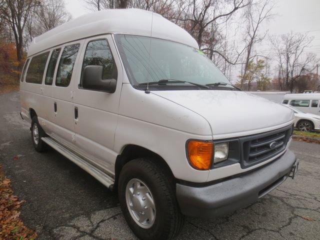 Used 2004 Ford E-350 and Econoline 350 Extended Super Duty image 2