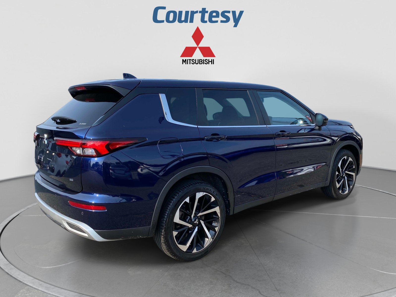 Used 2022 Mitsubishi Outlander SE AWD/4WD image 6