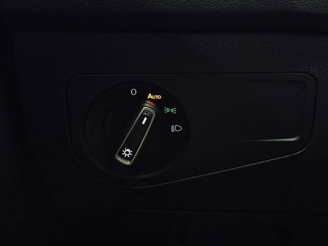 Used 2022 Volkswagen Tiguan SE w/ Panoramic Sunroof Package image 29