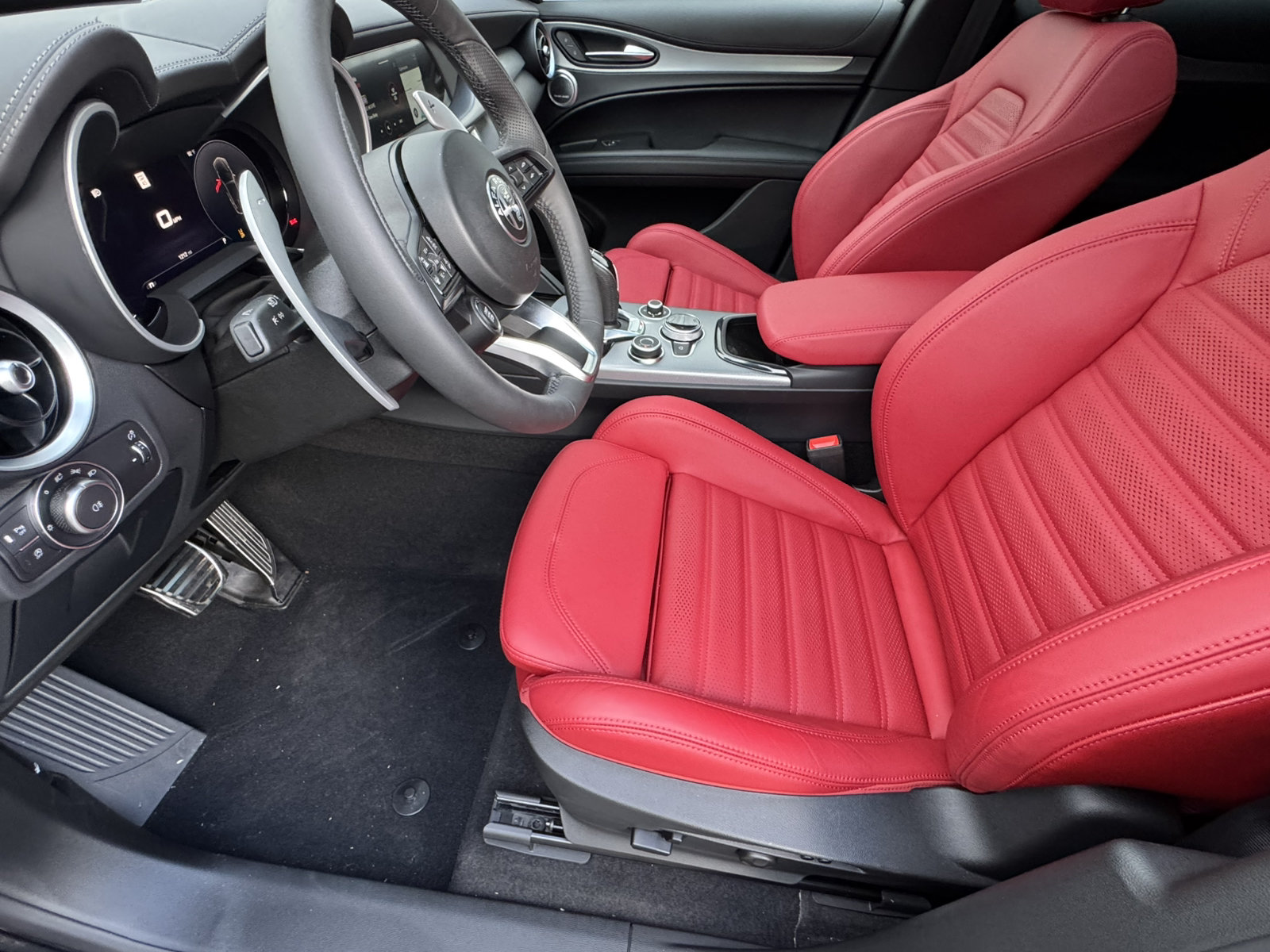 Used 2026 Alfa Romeo Stelvio Sprint AWD/4WD image 9
