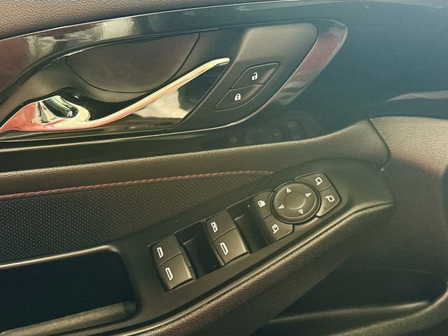 Used 2023 Chevrolet Traverse RS image 19