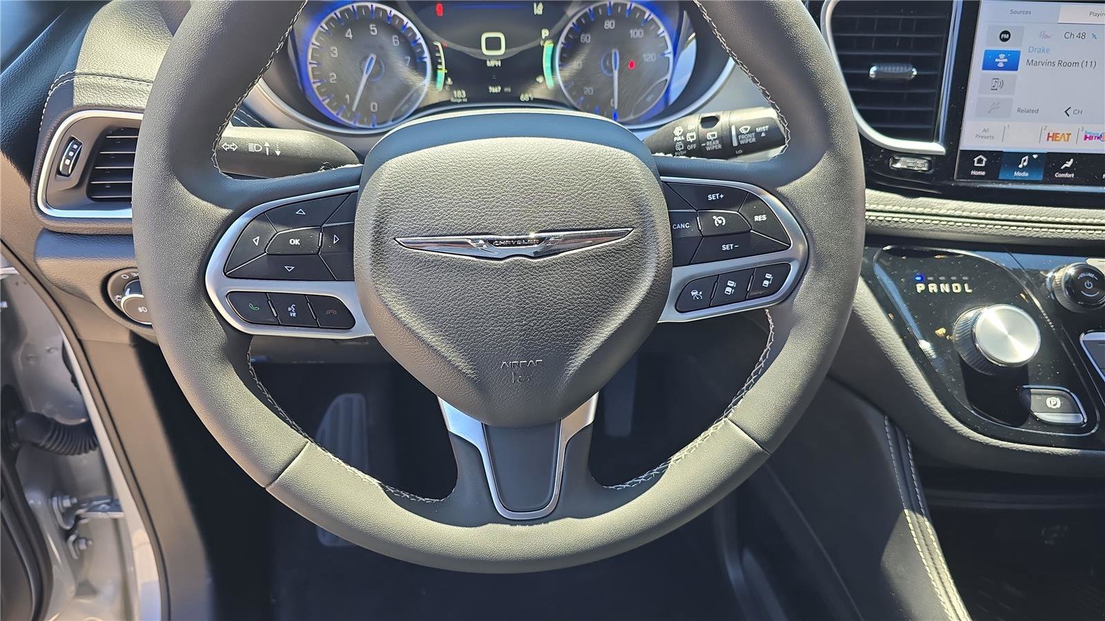 Used 2026 Chrysler Pacifica Limited FWD image 27