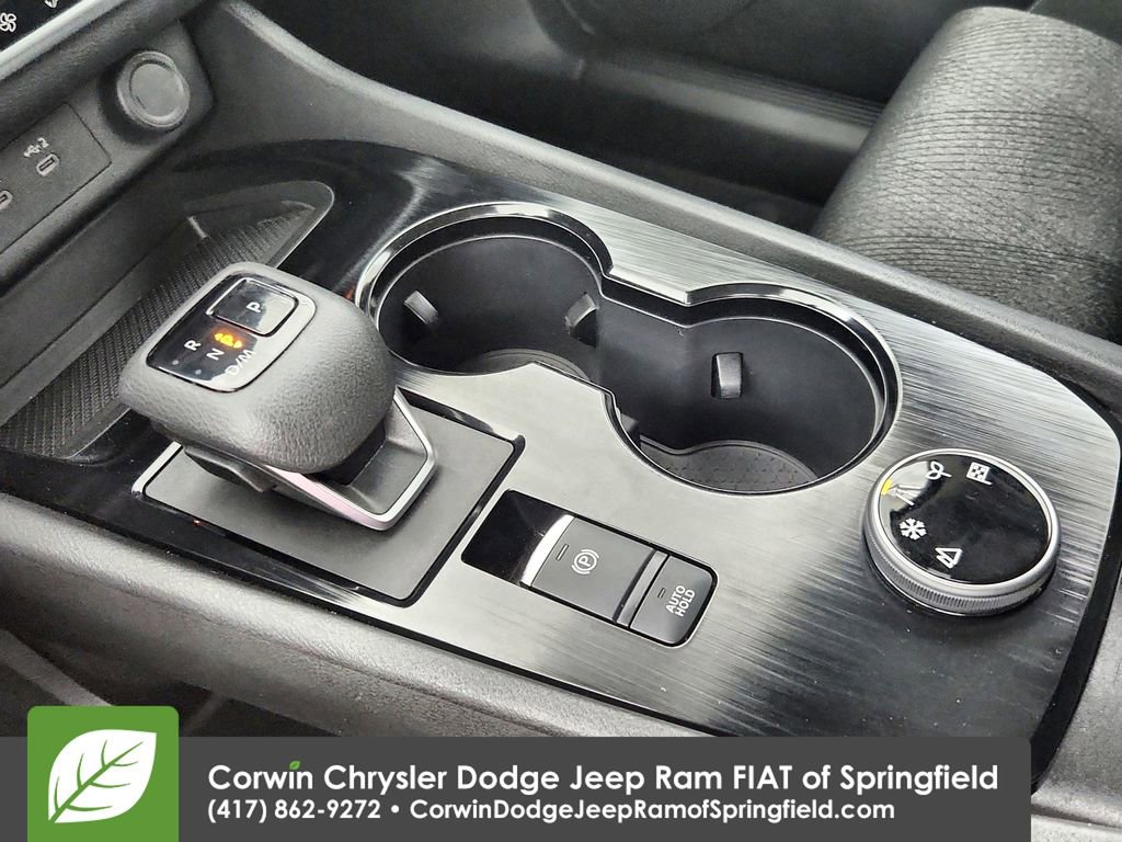 Used 2025 Nissan Rogue SV AWD/4WD image 26