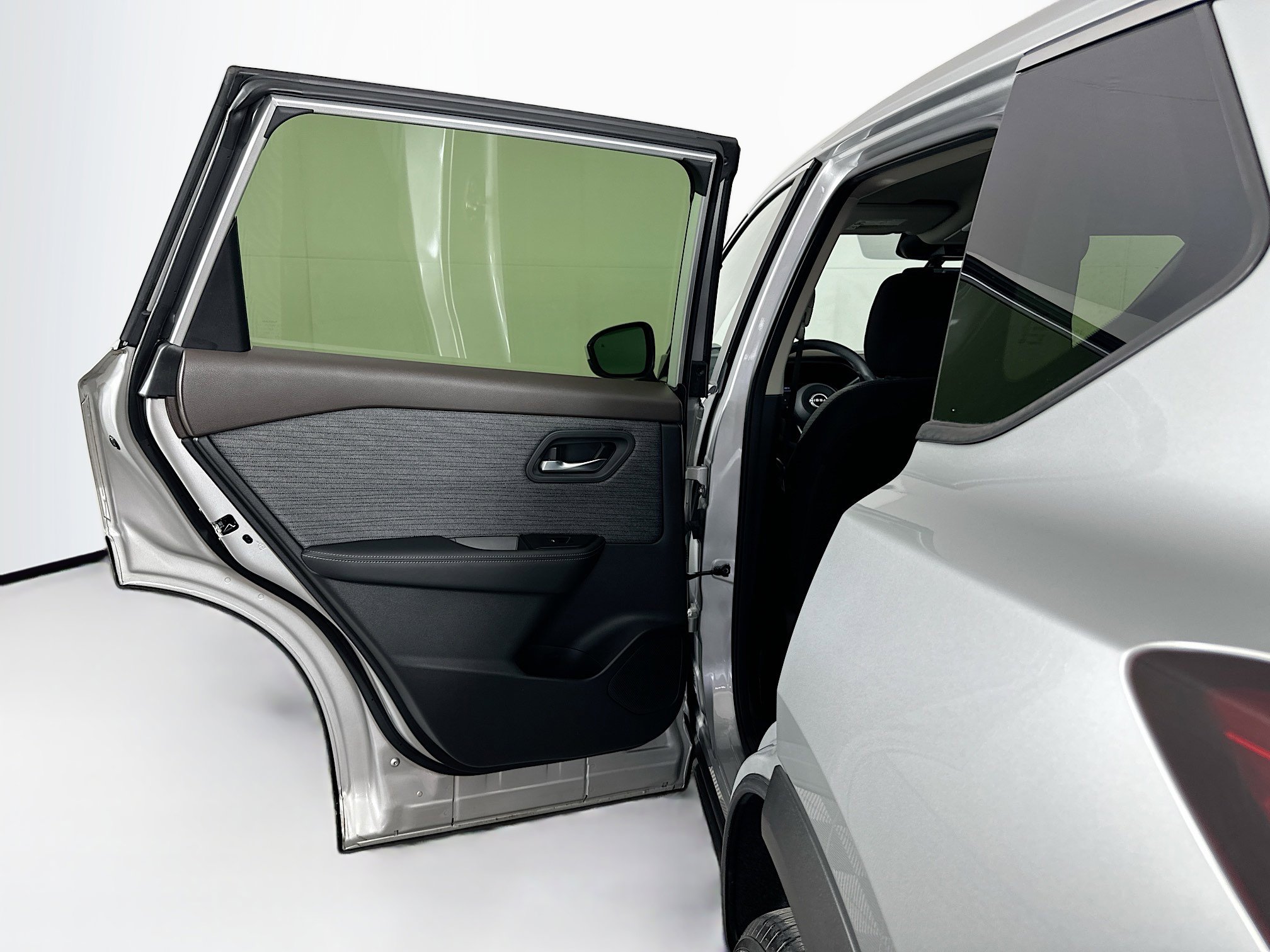 Used 2023 Nissan Rogue SV image 25