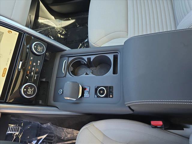 Used 2025 Land Rover Discovery Dynamic SE AWD/4WD image 24