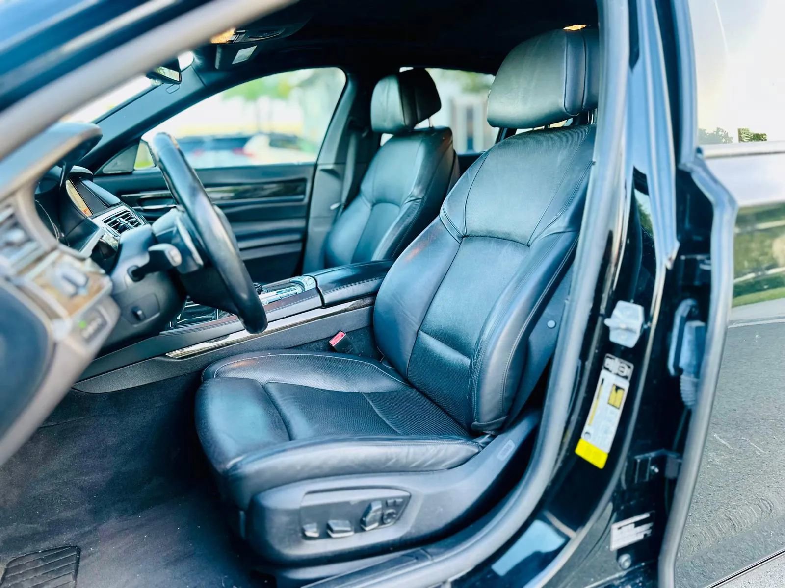 Used 2015 BMW 750i RWD image 10