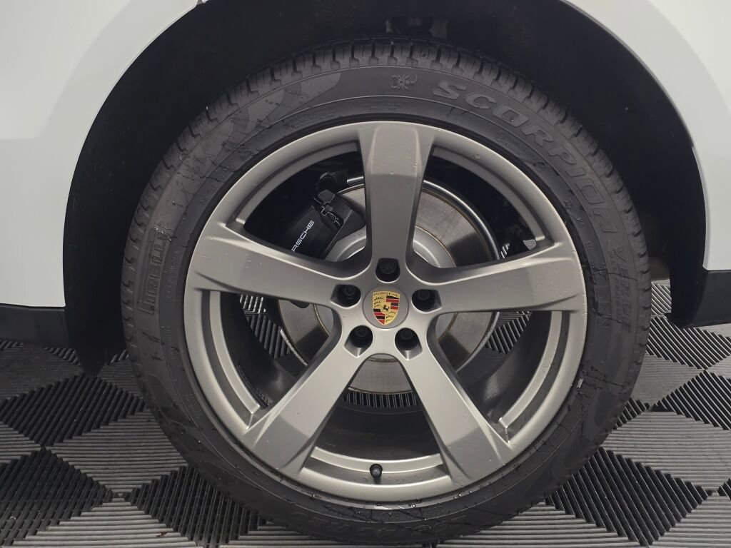 Certified 2025 Porsche Macan image 33