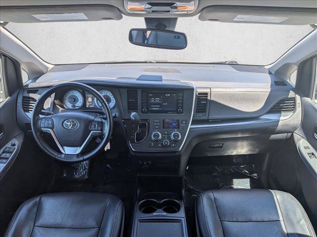 Used 2018 Toyota Sienna SE w/ Carpet Mat Package FWD image 16