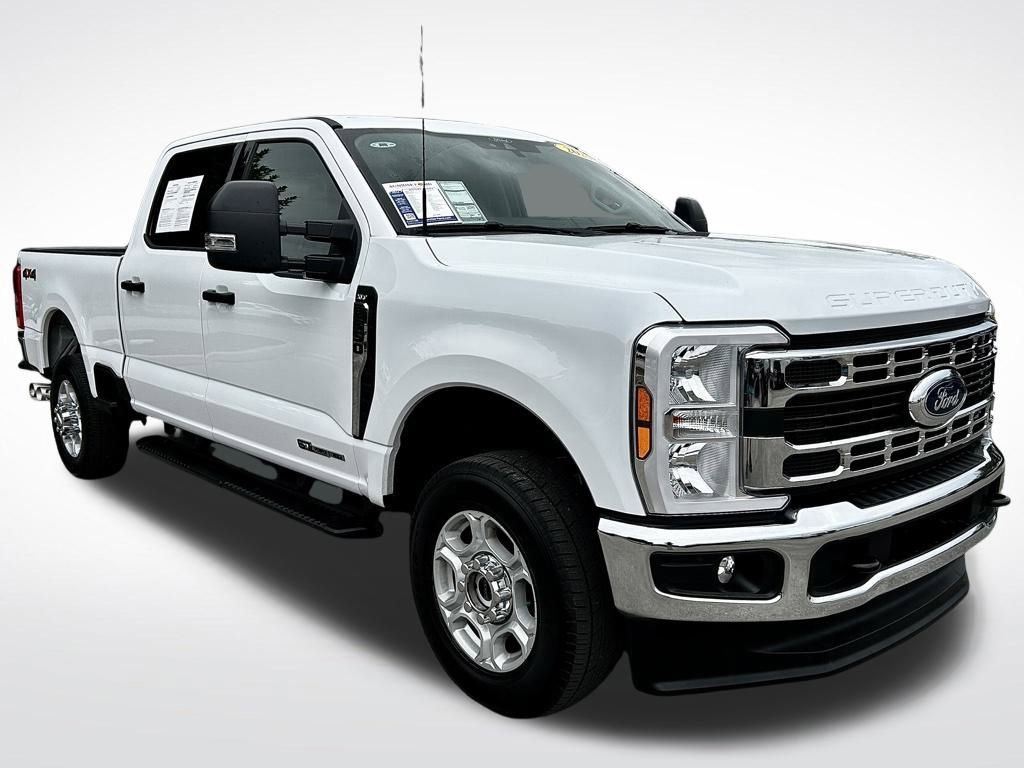 Used 2025 Ford F350 XLT image 3