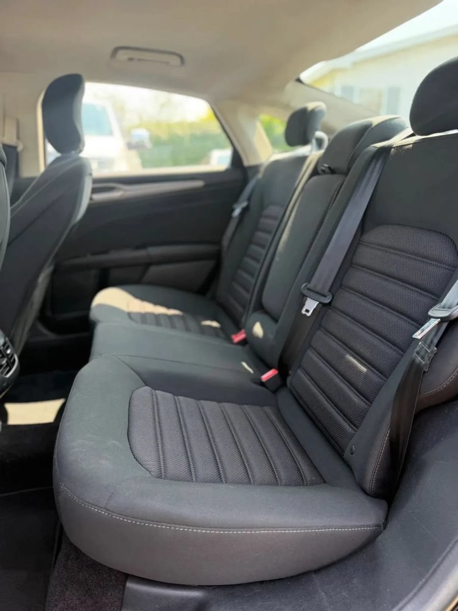 Used 2017 Ford Fusion SE FWD image 17