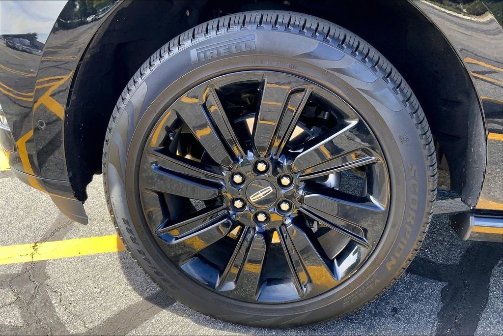 Used 2023 Lincoln Navigator Reserve image 12