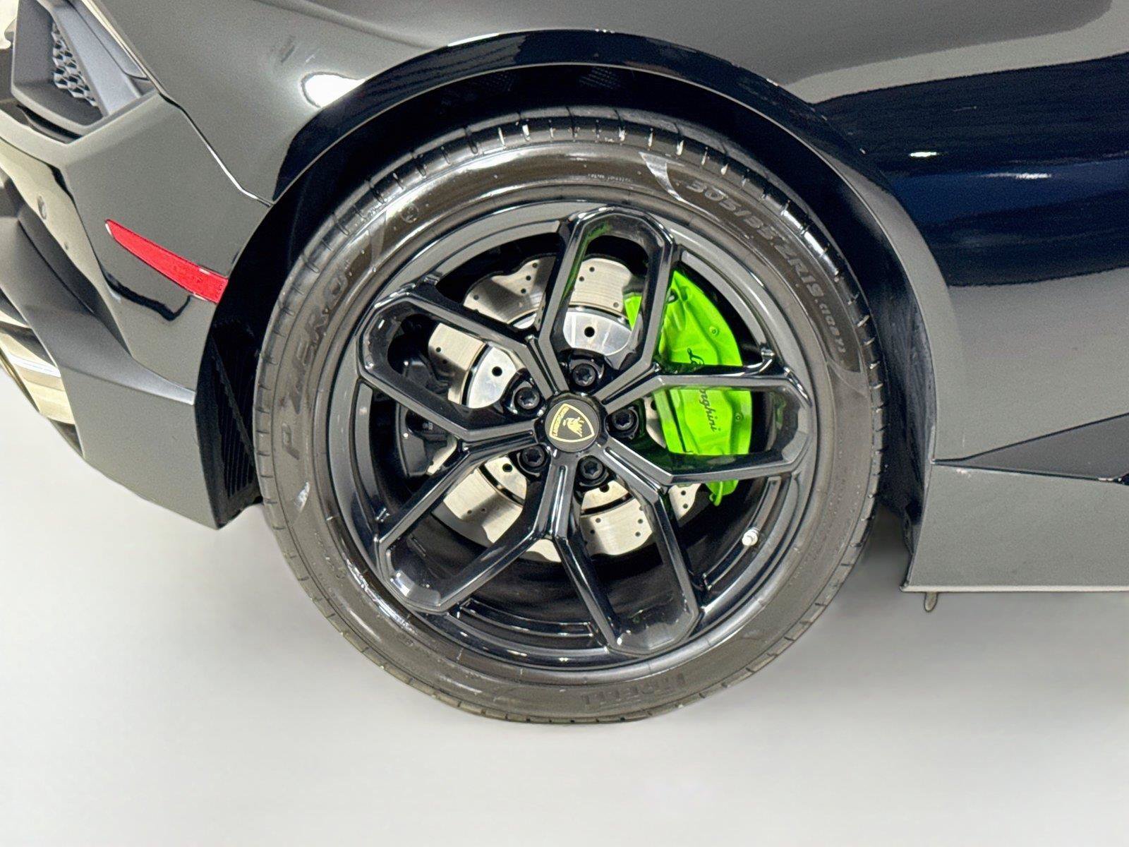 Used 2017 Lamborghini Huracan LP 580-2 RWD image 35