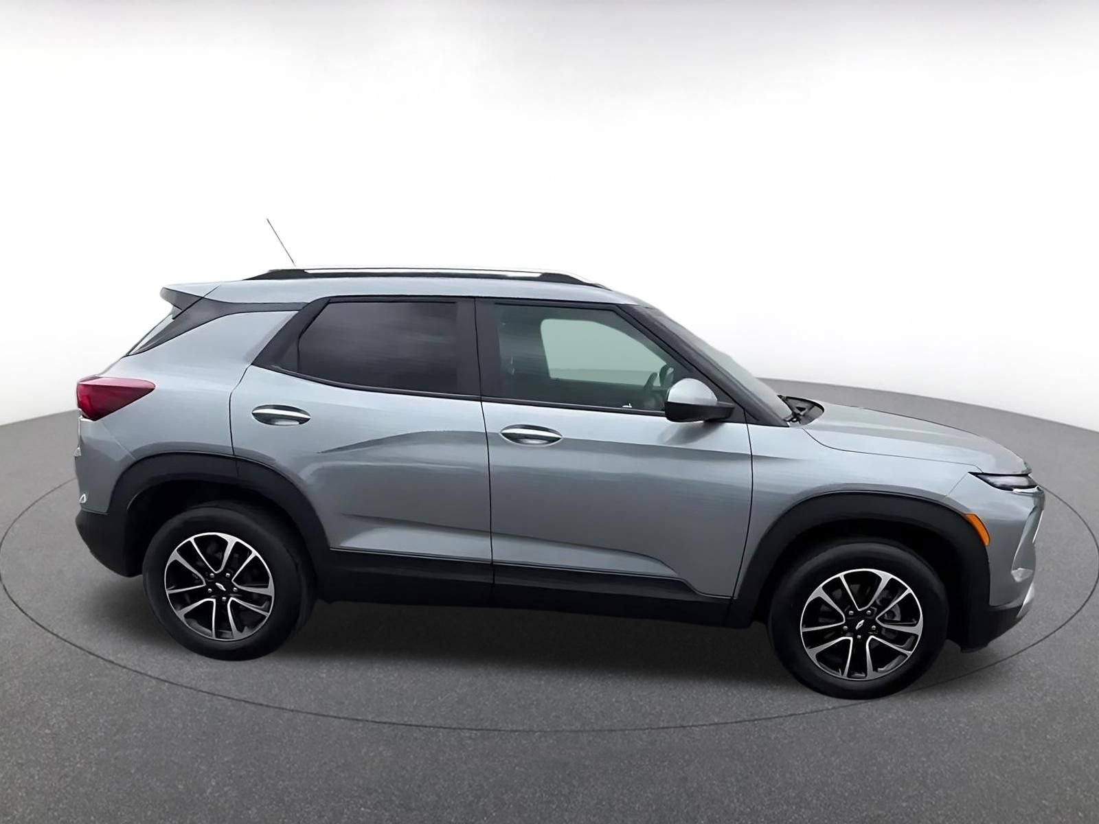 Used 2025 Chevrolet TrailBlazer LT w/ Driver Confidence Package AWD/4WD image 16