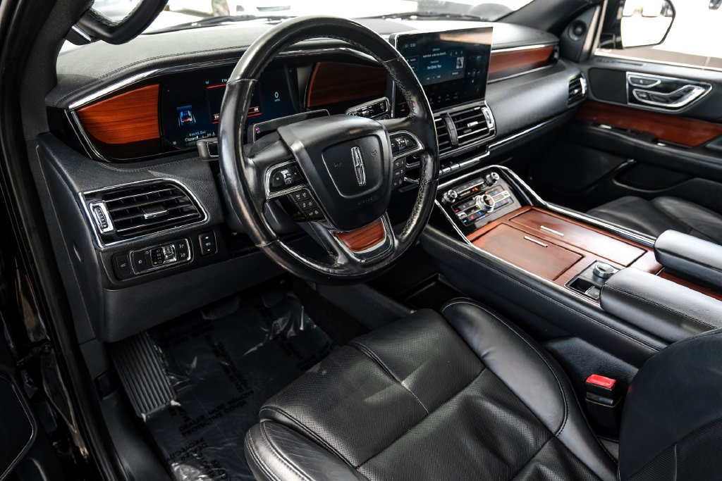 Used 2022 Lincoln Navigator Reserve AWD/4WD image 2