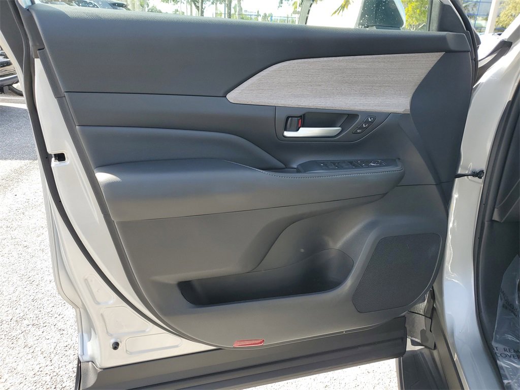 Used 2024 Toyota Grand Highlander Platinum image 21