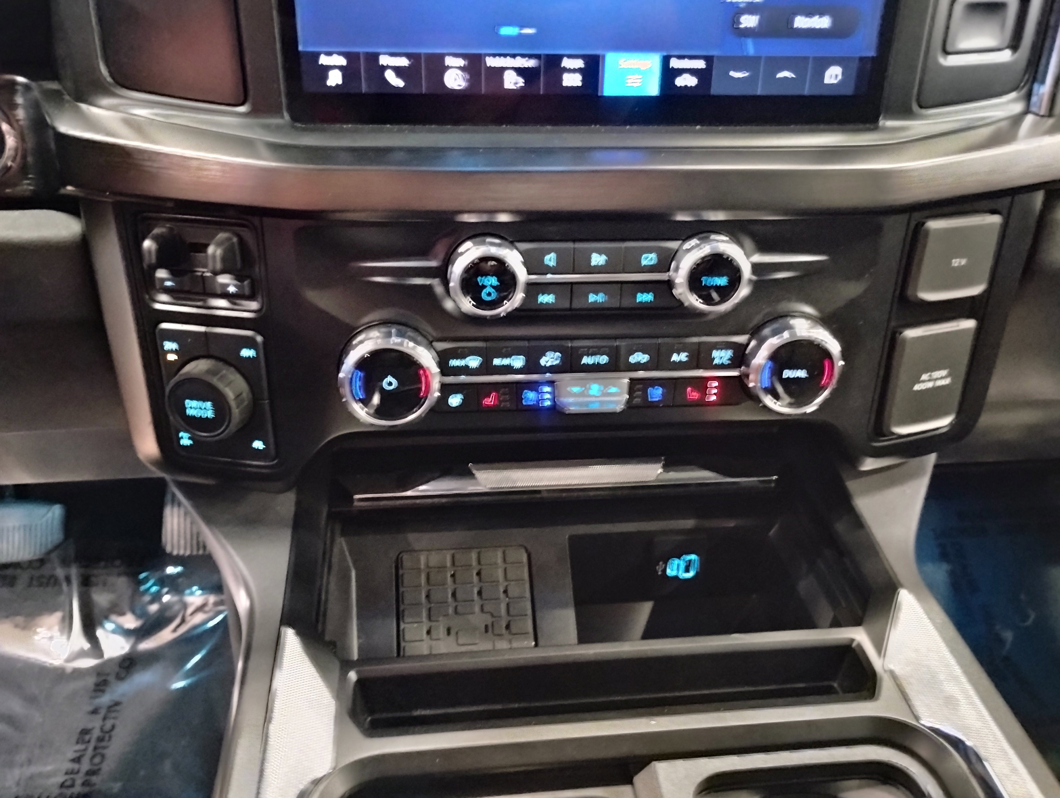 Used 2024 Ford F250 Lariat w/ Chrome Package image 21