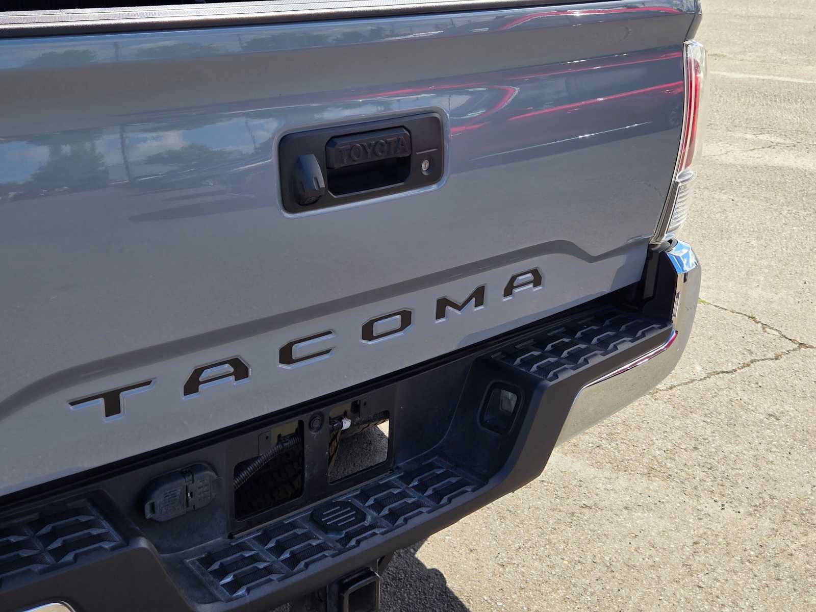Certified 2020 Toyota Tacoma TRD Off-Road AWD/4WD image 18