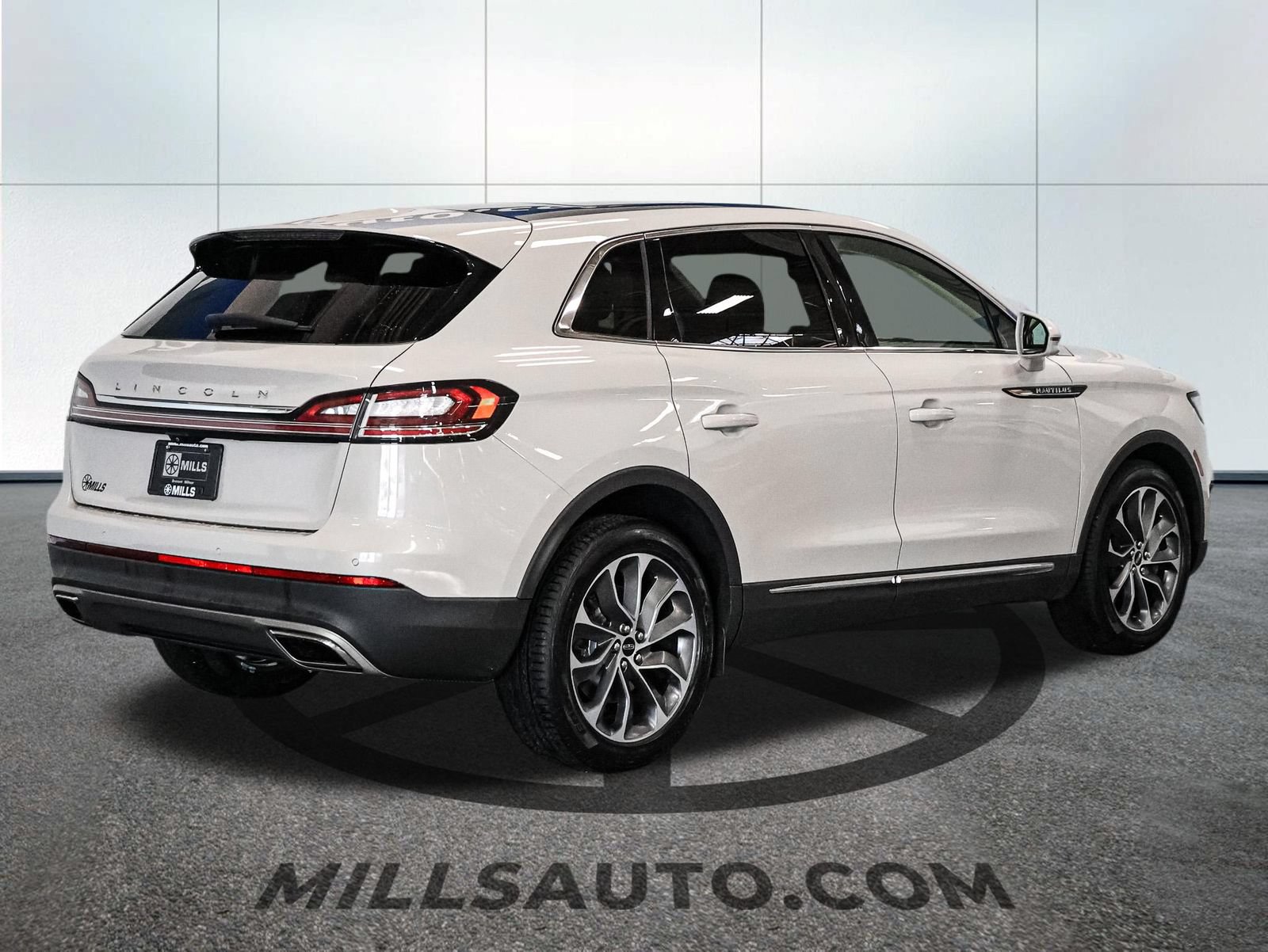Used 2022 Lincoln Nautilus Reserve AWD/4WD image 8
