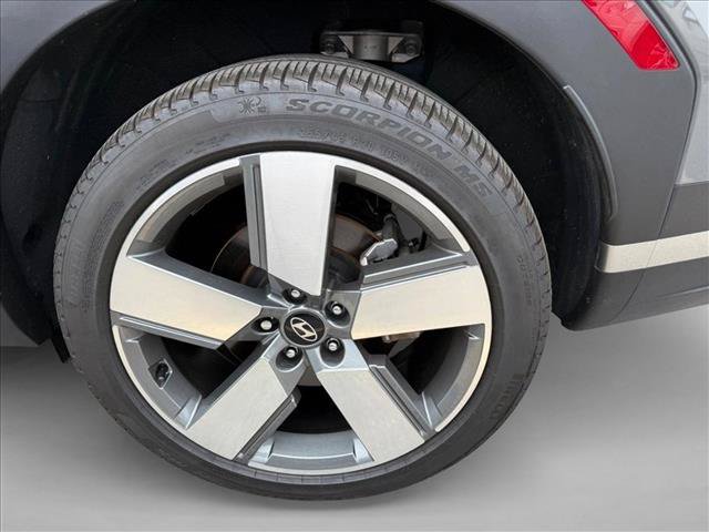 Used 2025 Hyundai Santa Fe Limited FWD image 15