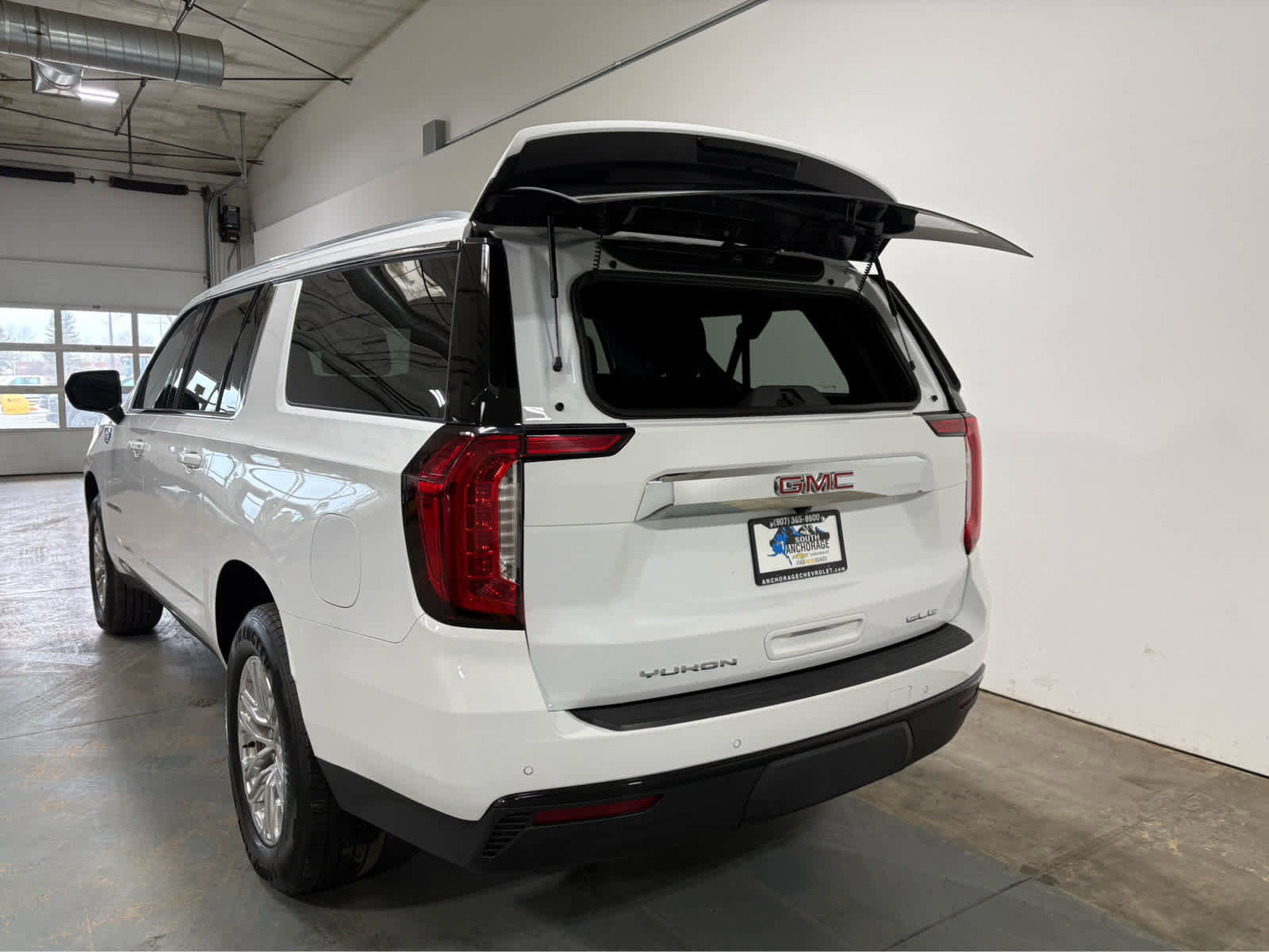 Certified 2024 GMC Yukon XL SLE AWD/4WD image 4