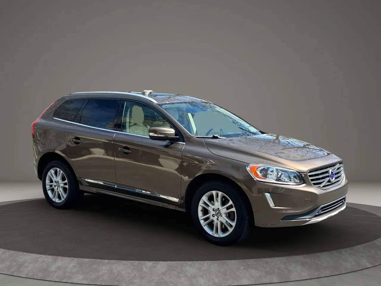 Used 2015 Volvo XC60 T5 AWD/4WD image 2