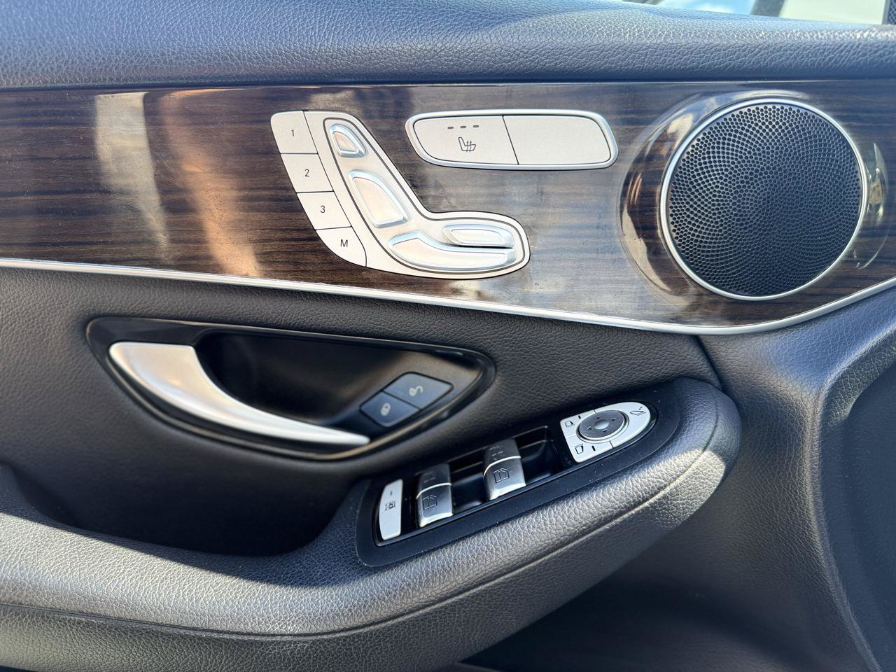 Used 2019 Mercedes-Benz GLC 300 w/ Premium Package image 24