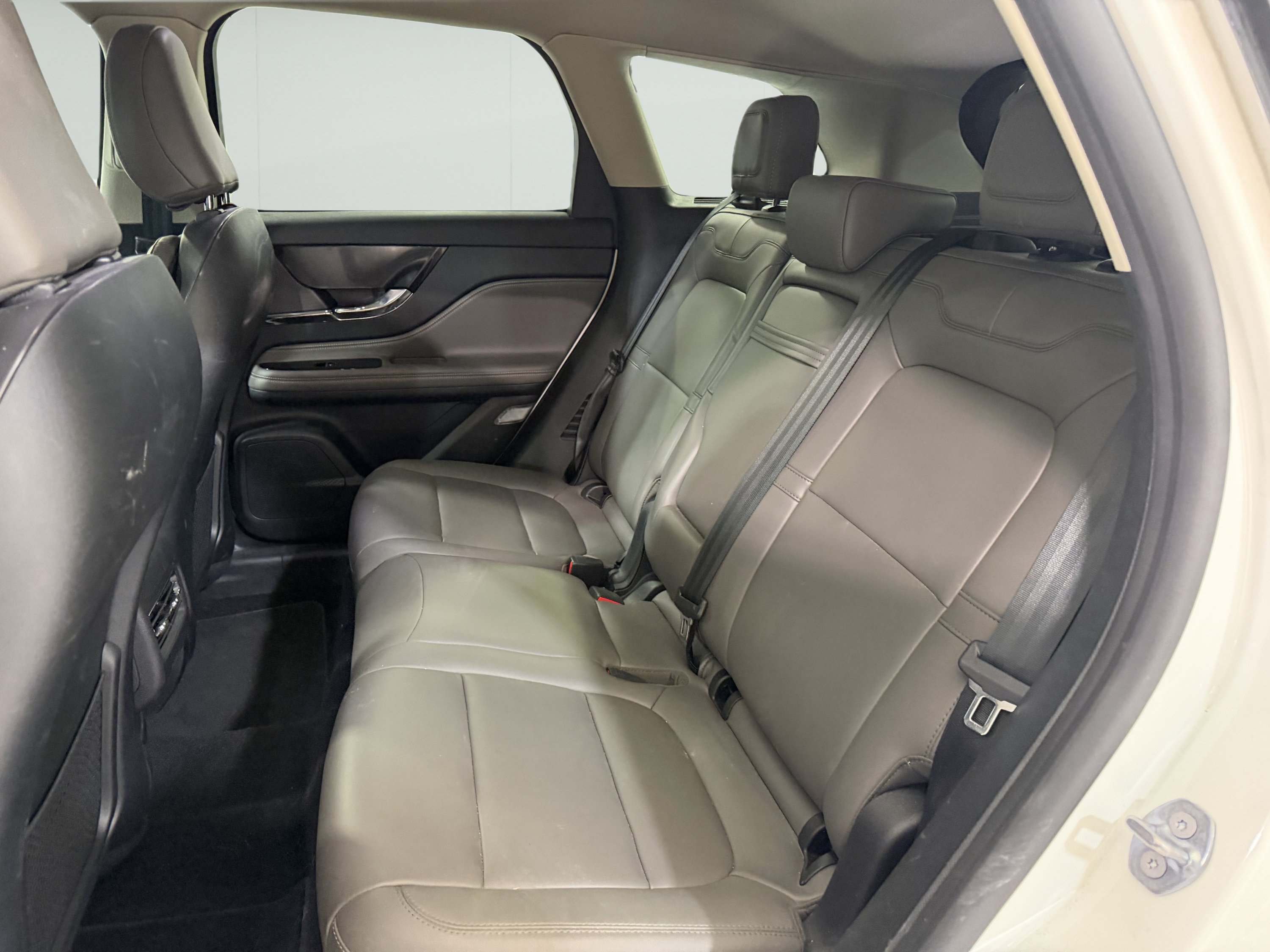 Used 2025 Lincoln Corsair FWD image 11