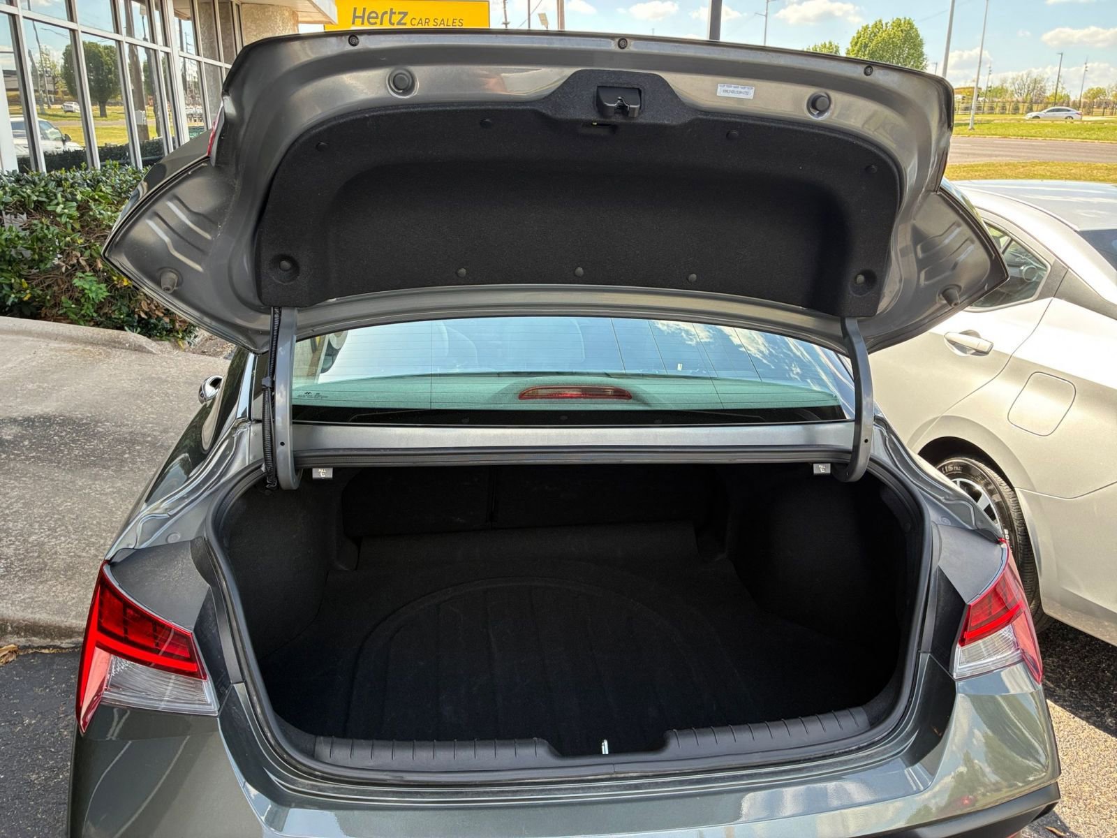 Used 2025 Hyundai Elantra SEL image 32