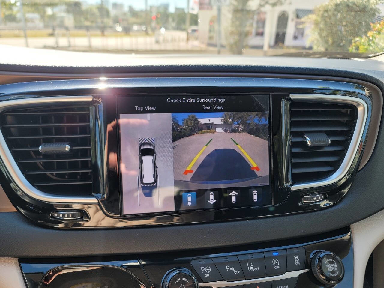 Used 2018 Chrysler Pacifica Touring-L Plus w/ Advanced Safetytec Group image 20