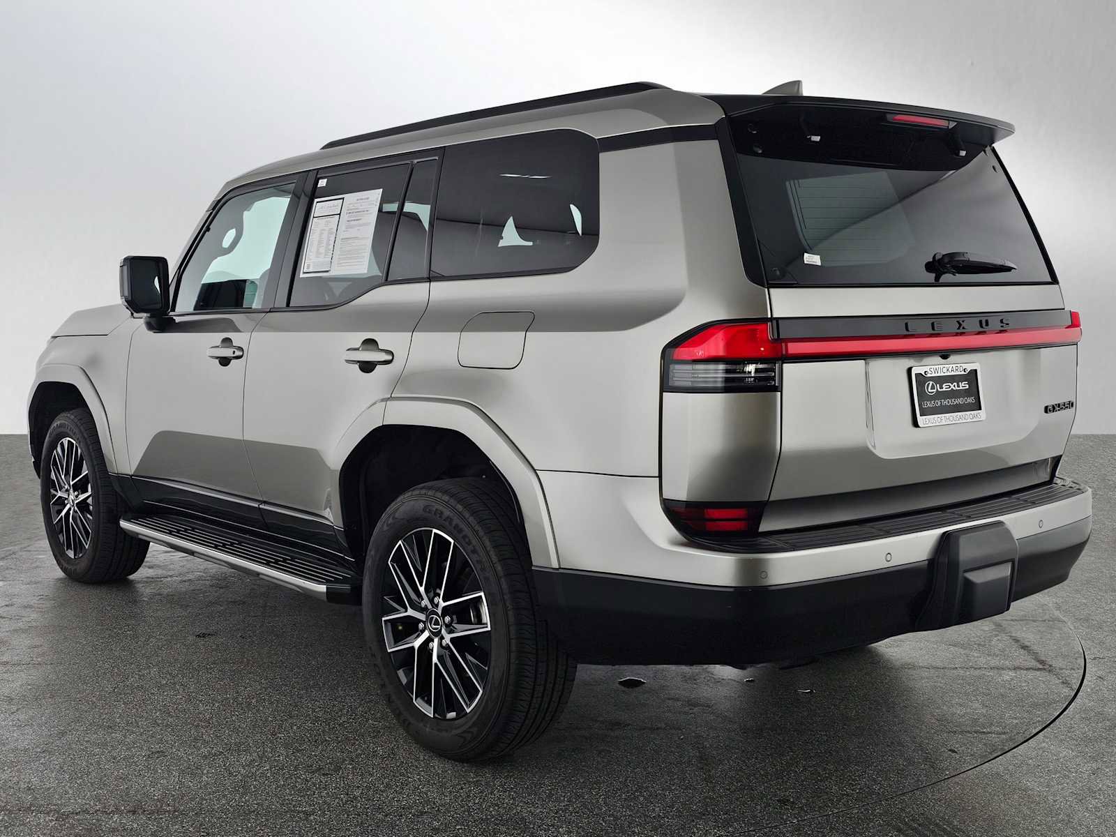 Used 2024 Lexus GX 550 w/ Accessory Package (2T) image 5