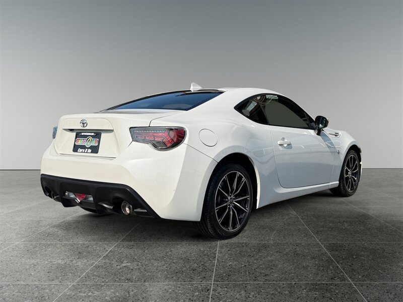 Used 2017 Toyota 86 RWD image 6