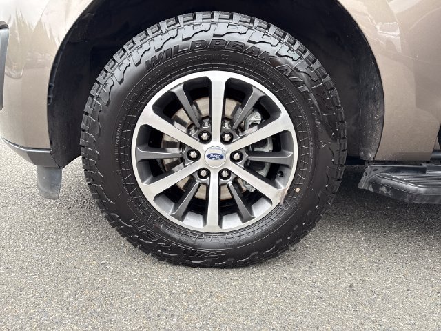 Used 2019 Ford Expedition XLT w/ Equipment Group 201A AWD/4WD image 27