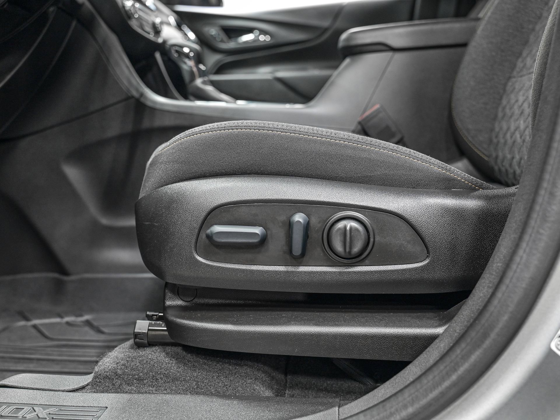 Used 2023 Chevrolet Equinox LT image 14