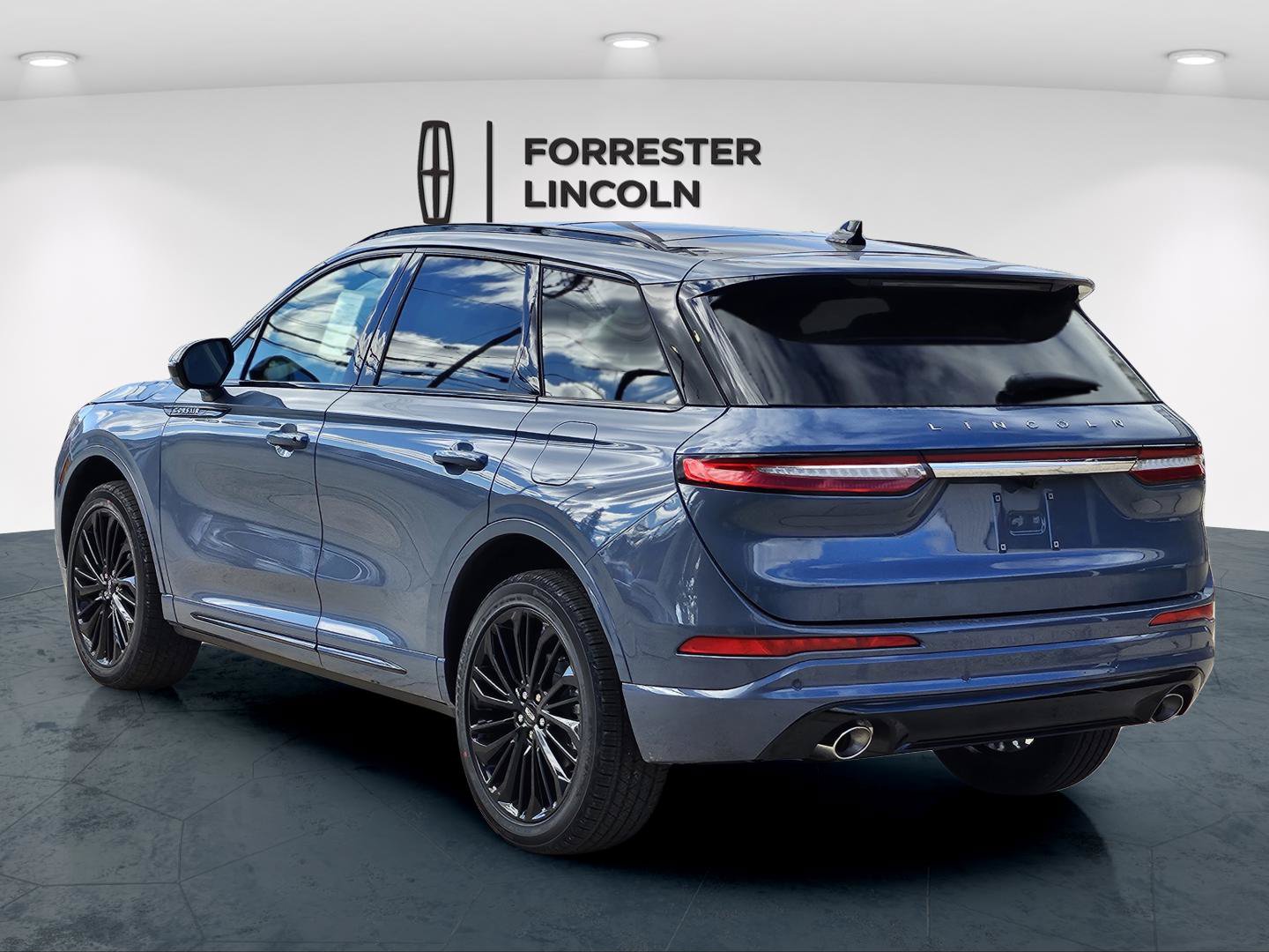 New 2026 Lincoln Corsair Reserve w/ Jet Appearance Package AWD/4WD image 5