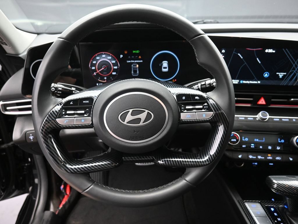 Used 2025 Hyundai Elantra SEL FWD image 7