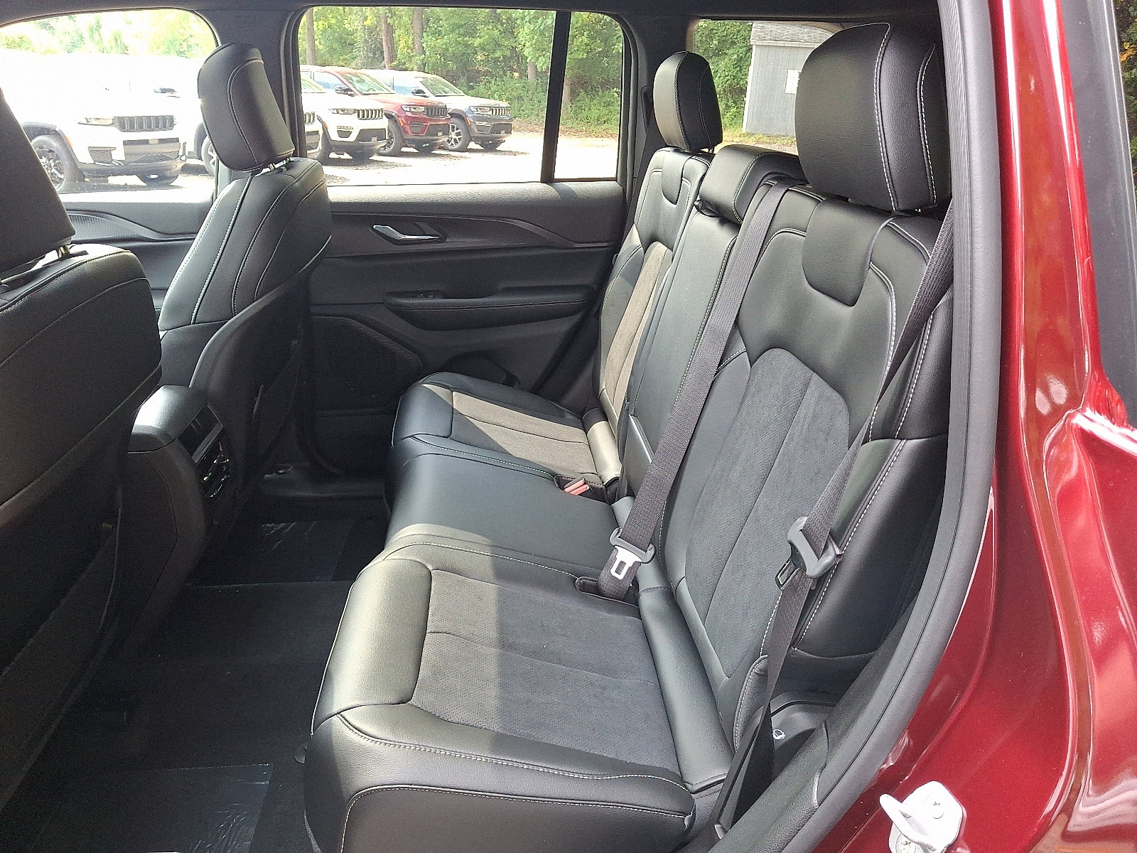 New 2025 Jeep Grand Cherokee Altitude AWD/4WD image 6