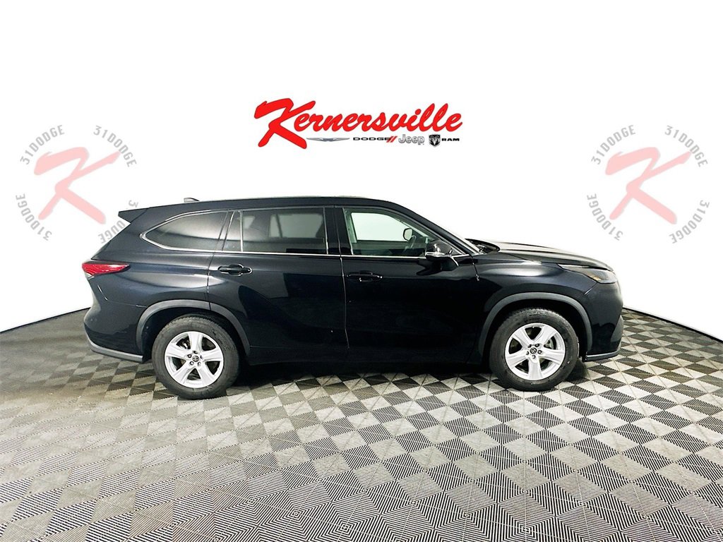 Used 2022 Toyota Highlander LE image 8