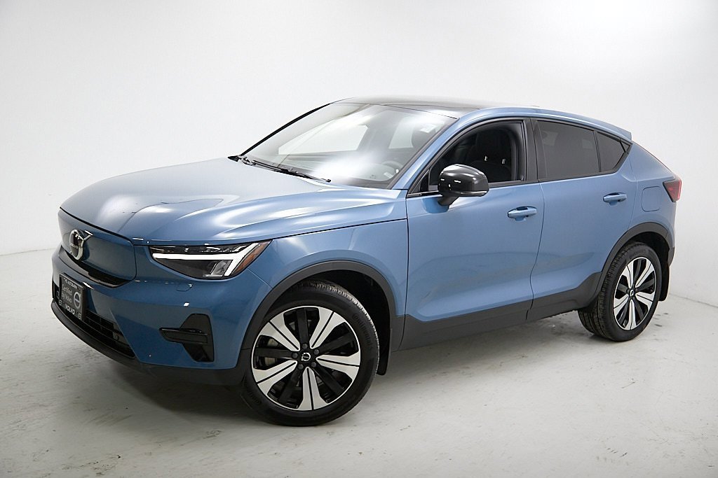 Certified 2023 Volvo C40 Recharge Core w/ Climate Package image 3