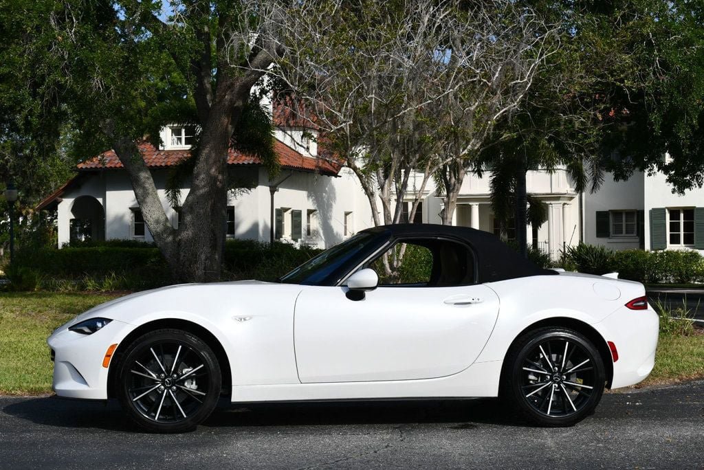 Used 2024 MAZDA MX-5 Miata Grand Touring RWD image 32