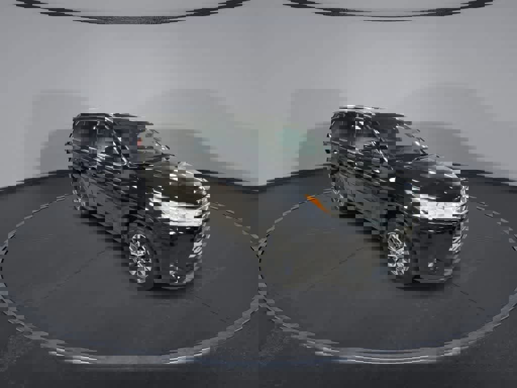 Used 2019 Toyota Highlander XLE w/ Protection Package #3 AWD/4WD image 2