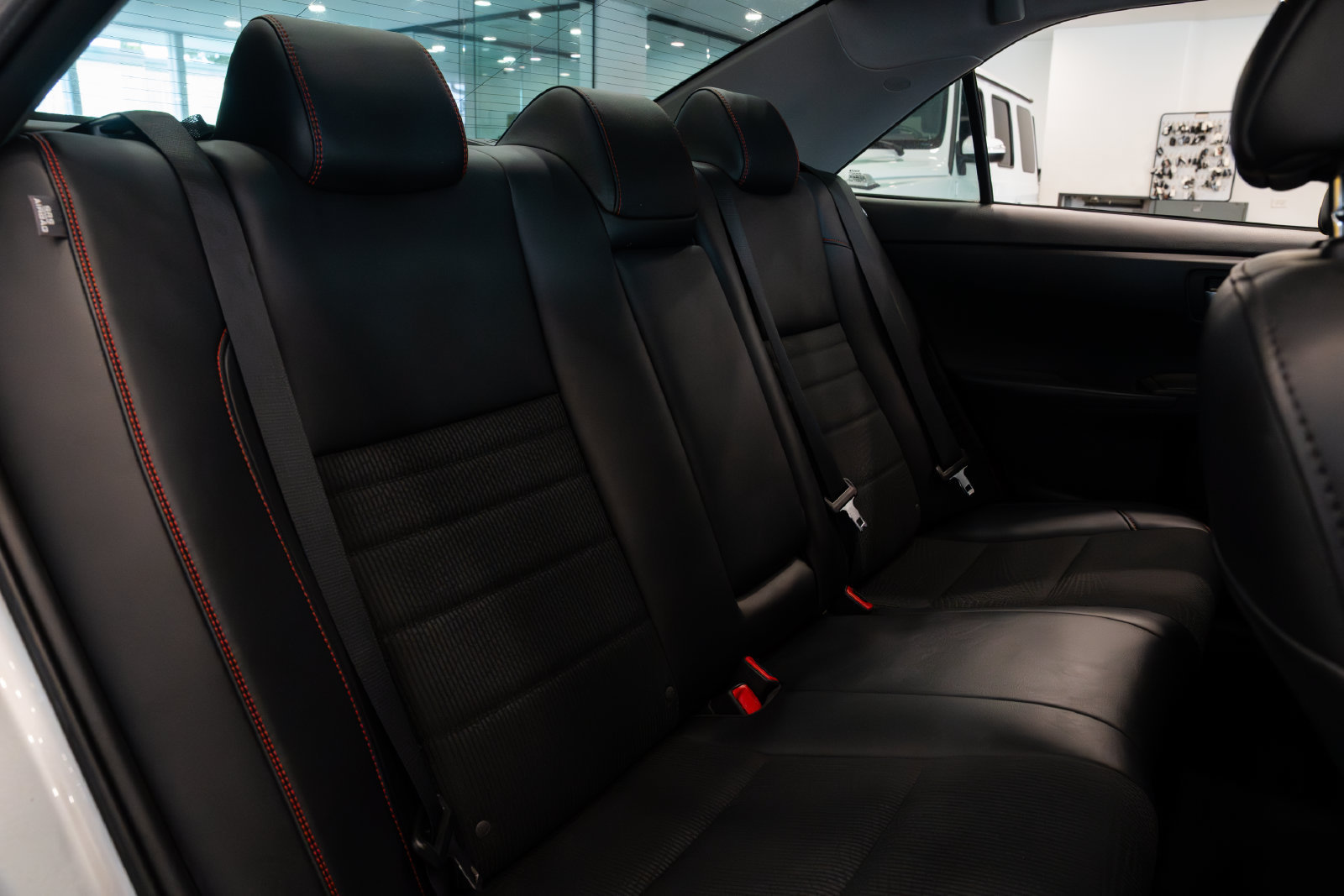 Used 2016 Toyota Camry SE w/ Moonroof Package FWD image 21