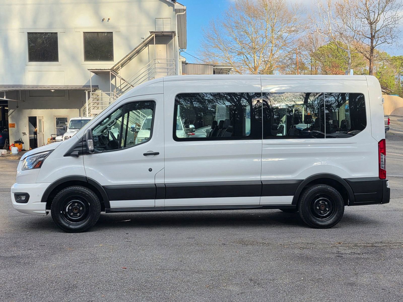 Used 2023 Ford Transit 350 XLT RWD image 5