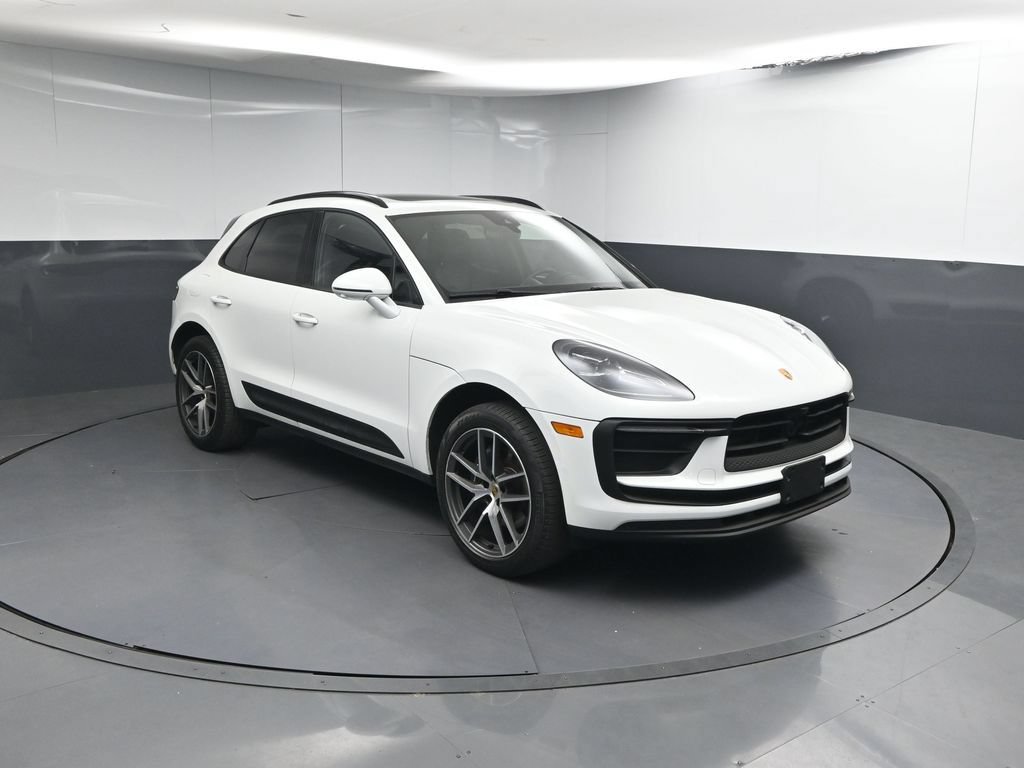Used 2023 Porsche Macan AWD/4WD image 27