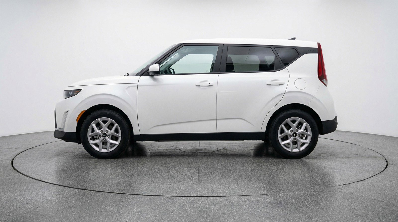 Used 2025 Kia Soul LX w/ LX Technology Package image 5