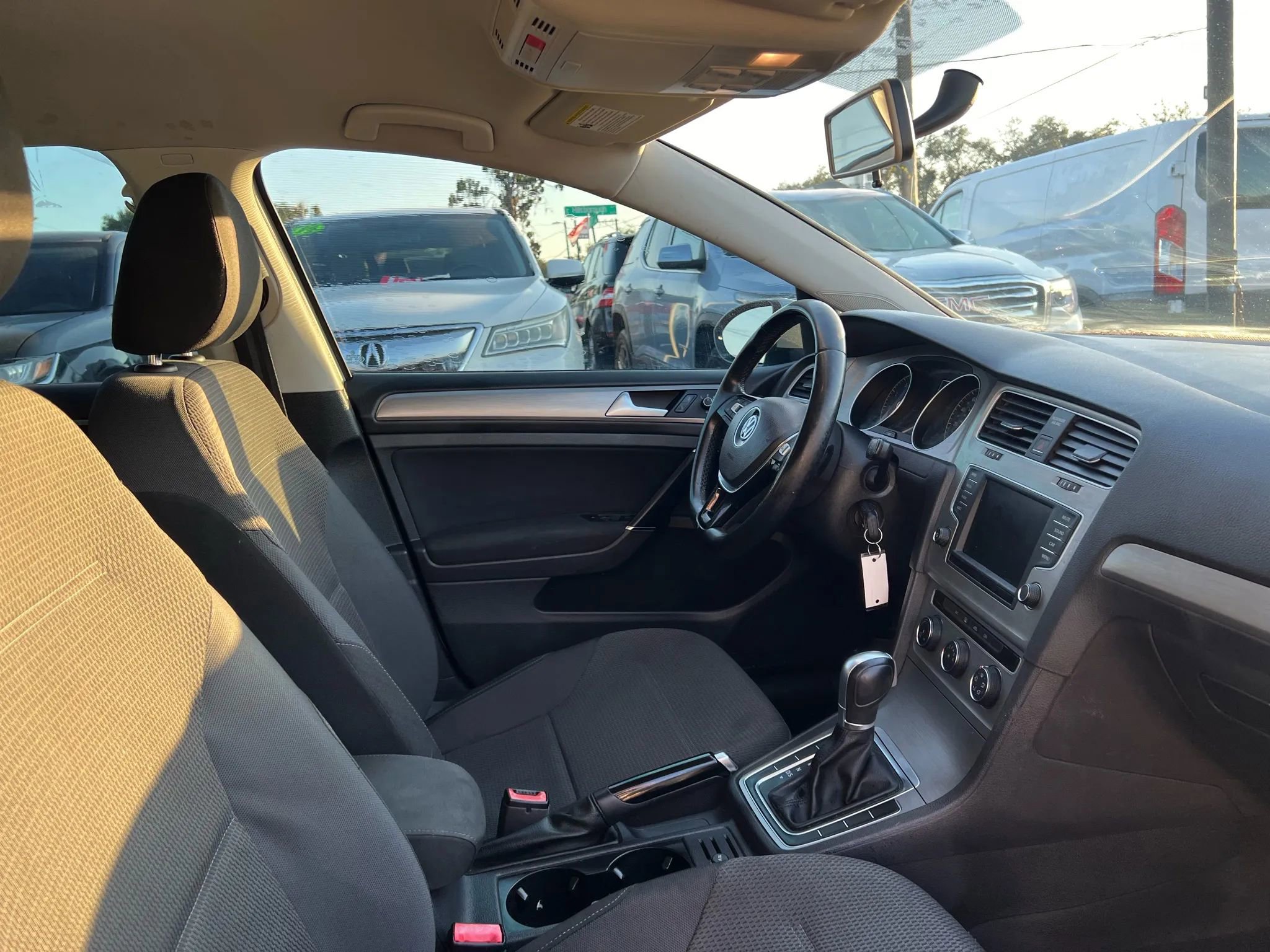 Used 2017 Volkswagen Golf S FWD image 15