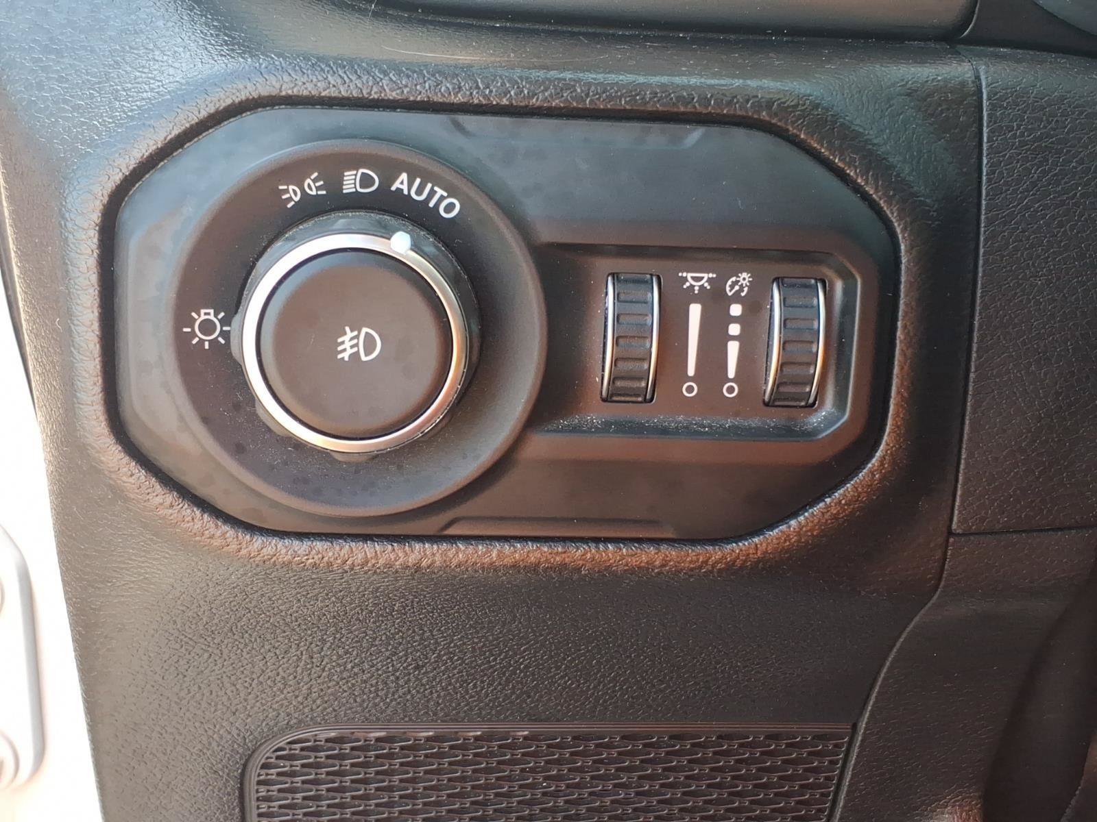 Used 2021 Jeep Wrangler Unlimited Sahara w/ Uconnect 4C Nav & Sound Group AWD/4WD image 19