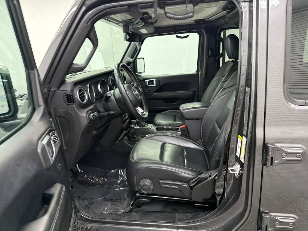 Used 2018 Jeep Wrangler Unlimited Sahara AWD/4WD image 9